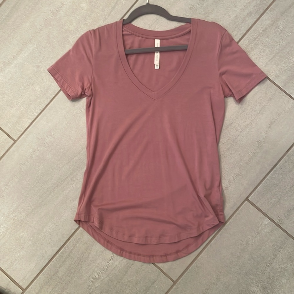 Aritzia Women’s tee